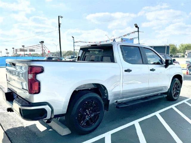 $30990 : 2022 Silverado 1500 Custom image 5