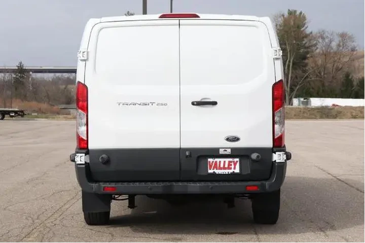 $24950 : Ford Transit 2018 250 3dr LW image 7