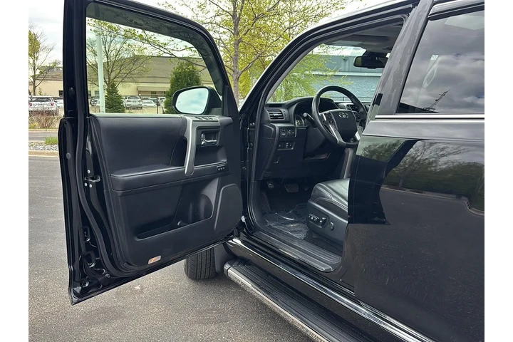 $52296 : Gold Certified 2023 4Runner L image 2