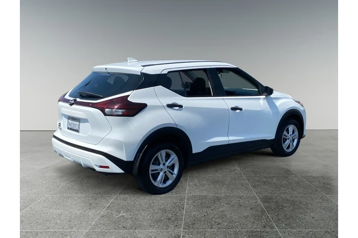 $23891 : Nissan Kicks 2023 S 4dr Cros image 5