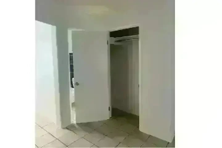 $1145 : L.A. FIGUEROA/ IMPERIAL  APTO image 8