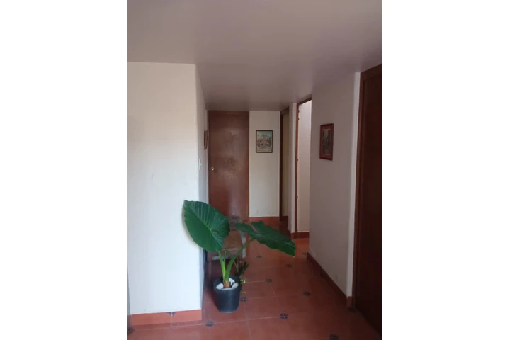 $2500 : Se rentan cuartos solo mujeres image 3