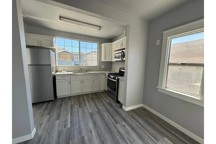 $550 : Duplex 1-bed ...Los Angeles image 4