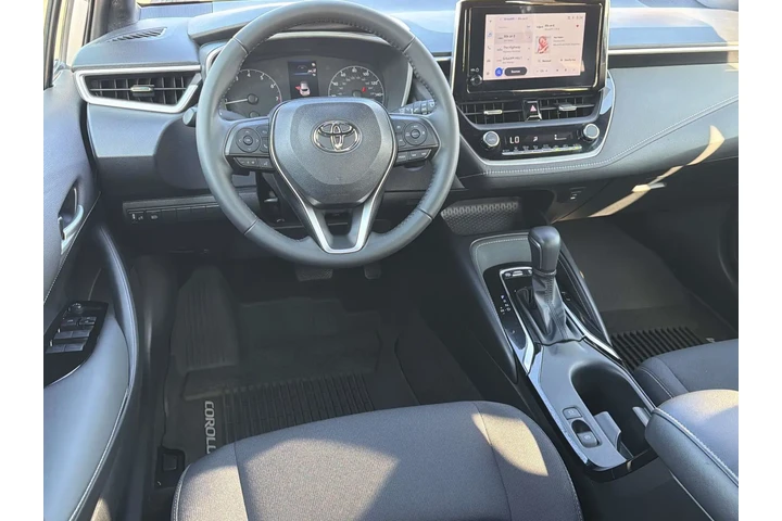 $24336 : Toyota Corolla Hatchback 202 image 10