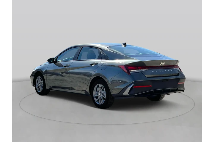 $18420 : Hyundai ELANTRA 2024 SEL 4dr image 5