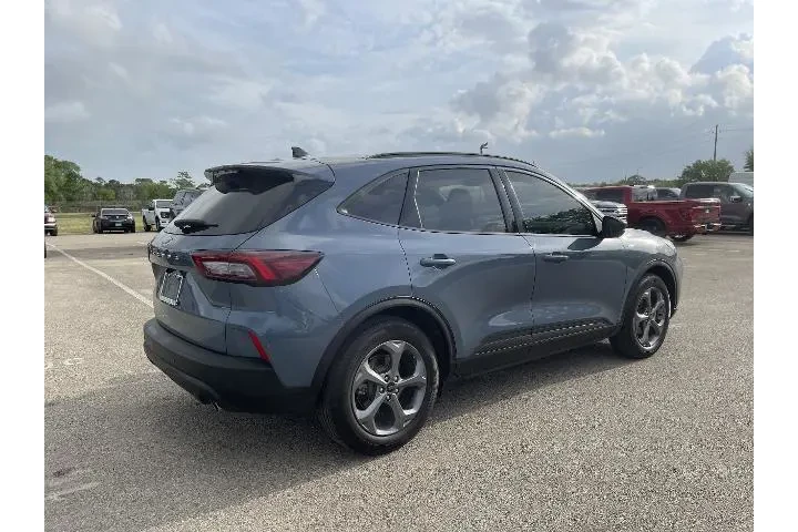 $23981 : Ford Escape 2025 ST-Line 4dr image 2
