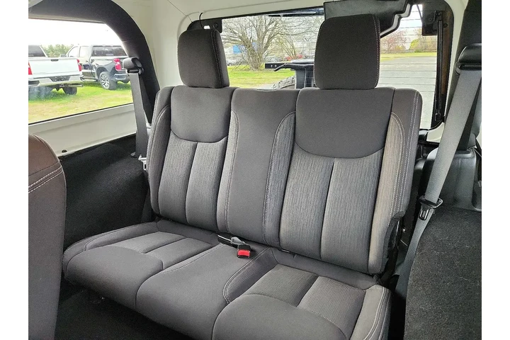 $12500 : Jeep Wrangler 2013 4x4 Sahar image 10