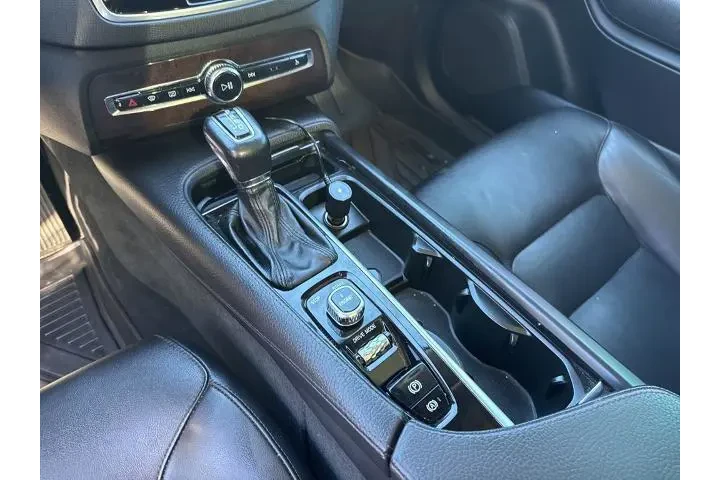 $13642 : Volvo XC90 2017 AWD T5 Momen image 10