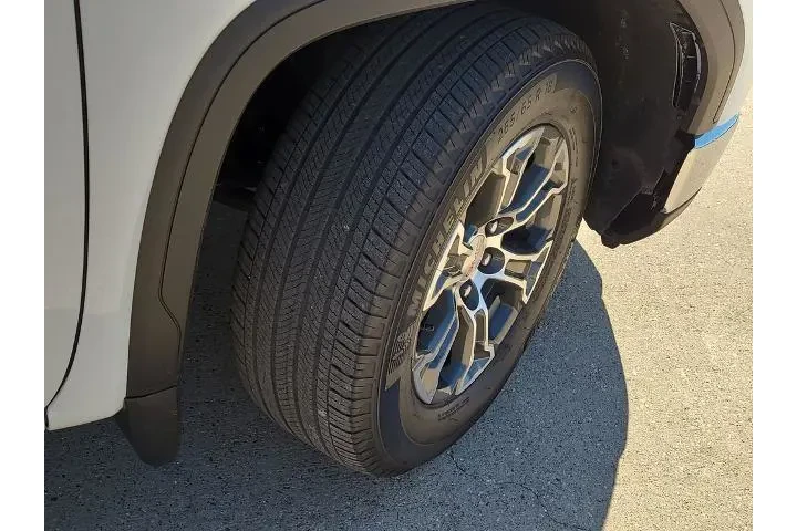 $39910 : GMC Sierra 1500 2025 4x2 SLT image 7