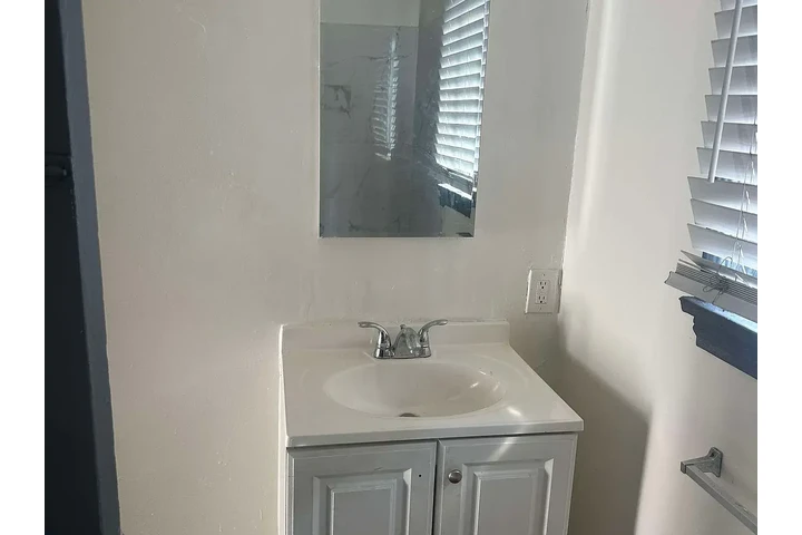 $1150 : Heaven on earth apartments image 6