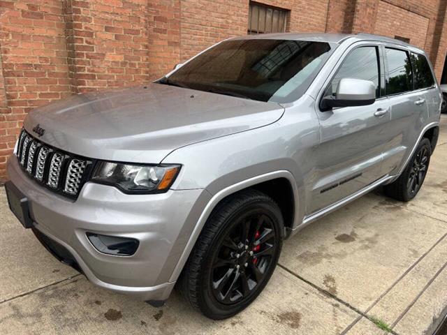 $18000 : 2017 Grand Cherokee Altitude image 1