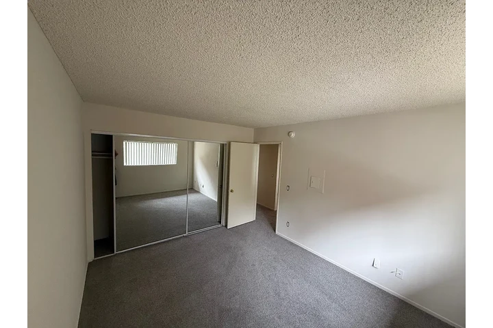 $2000 : Gorgeous 2 bed 1 Bath image 6