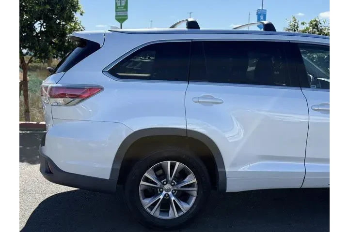 $18488 : Toyota Highlander 2015 XLE 4 image 8