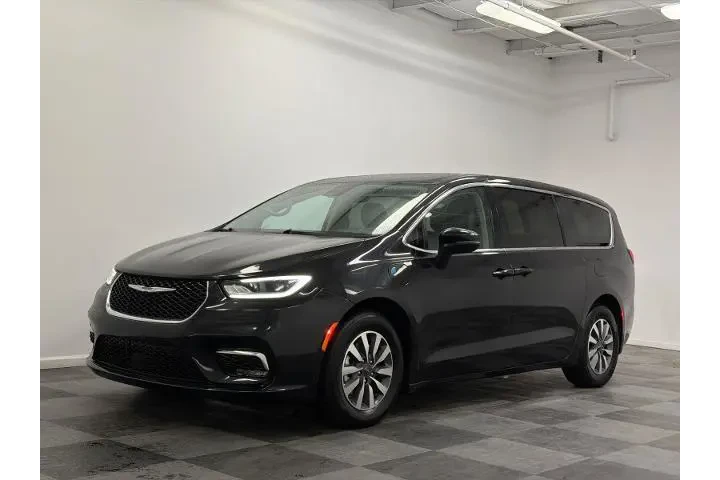$26500 : Chrysler Pacifica Plug-In Hy image 1