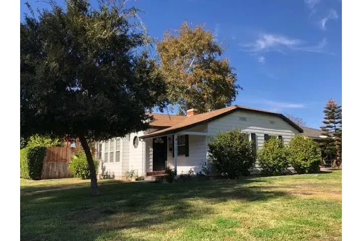 $1600 : NoHo Rental image 3