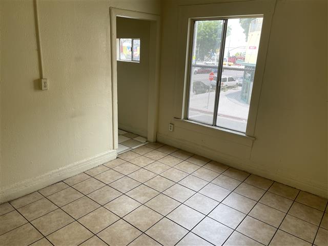 $1695 : 1 BEDROOM 1 BATH FOR RENT image 8