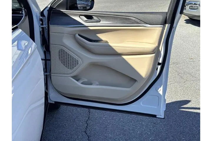 $31500 : Jeep Grand Cherokee 2023 4x4 image 10