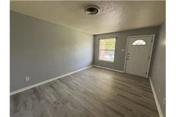 $1295 : Rental property with 3 bedro image 7