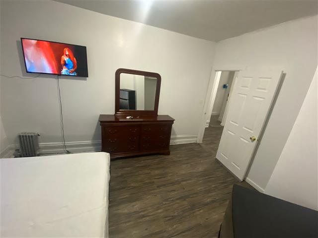 $200 : Rooms for rent Apt NY.461 image 7