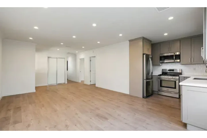 $2365 : 3-BEDROOM HOUSE AVAILABLE NOW! image 2