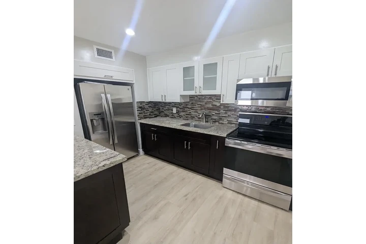 $1700 : 3 dormitorios y 1 baño H image 1