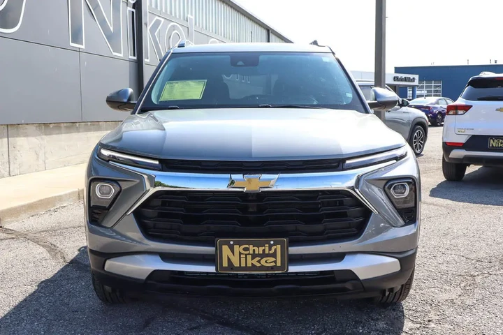 $24587 : 2025 Trailblazer AWD 4dr LT image 2
