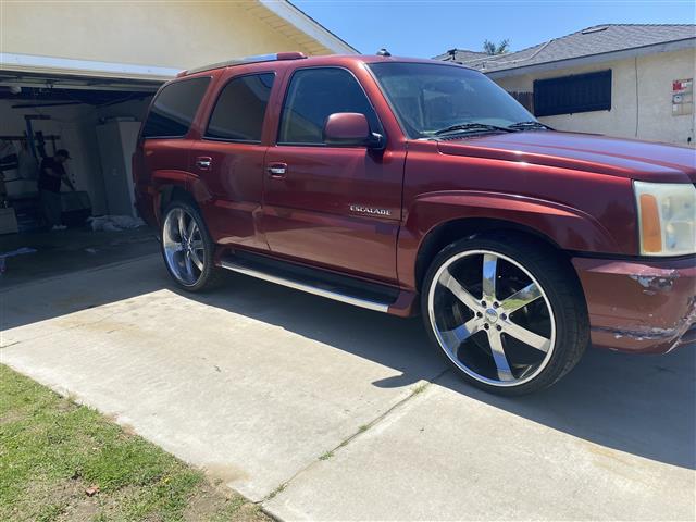 $5000 : Cadillac Escalade image 2