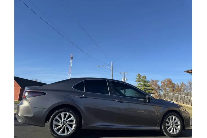 $14999 : 2021 Camry LE image 8