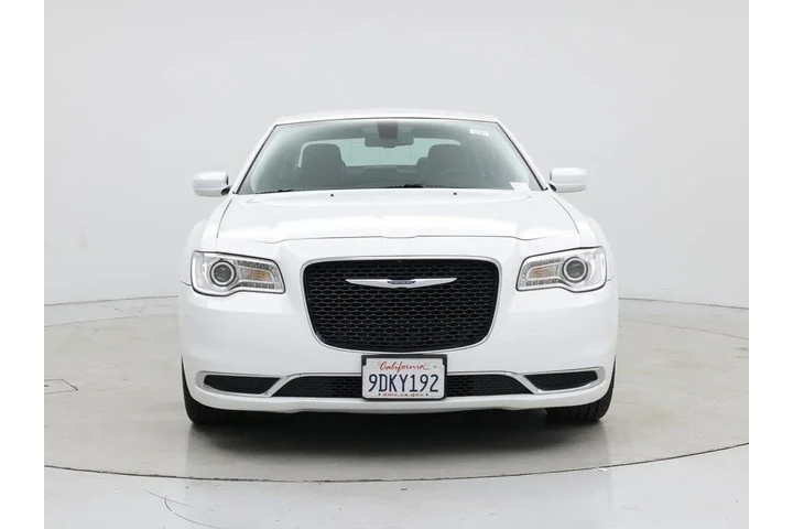 $17998 : Chrysler 300 2019 Touring 4d image 5