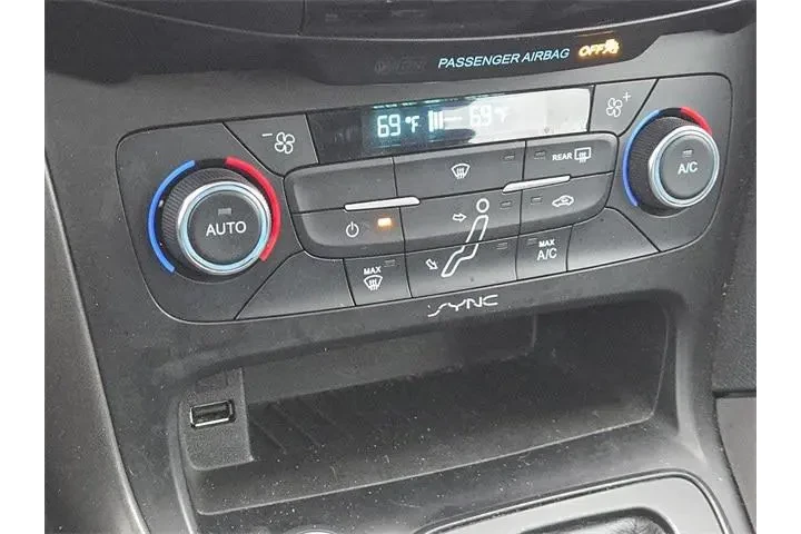 $9254 : Ford Focus 2017 SEL 4dr Hatc image 10