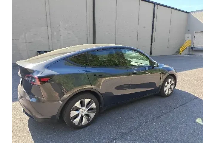 $34990 : Tesla Model Y 2024 AWD Long image 3