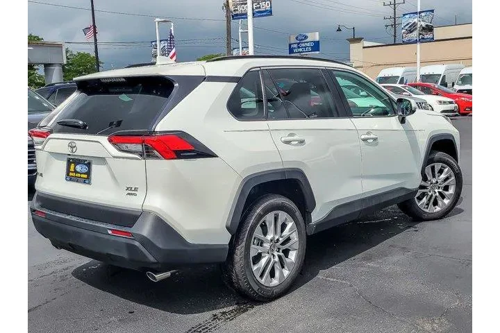 $39989 : Toyota RAV4 2025 AWD XLE Pre image 8