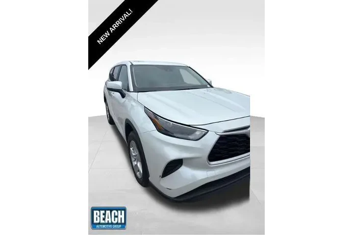 $34840 : Toyota Highlander 2023 LE 4d image 1