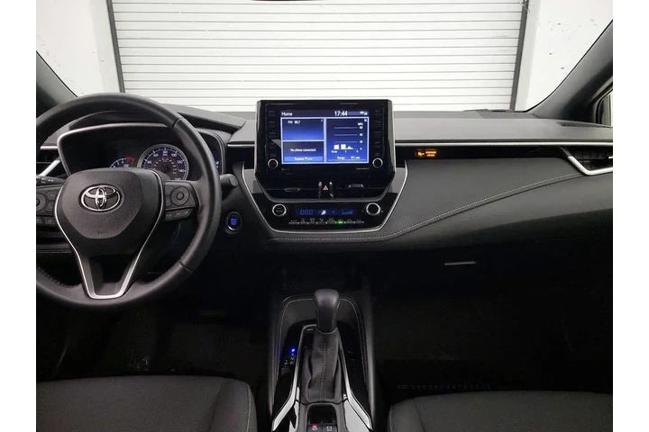 $24998 : Toyota Corolla Hatchback 202 image 9