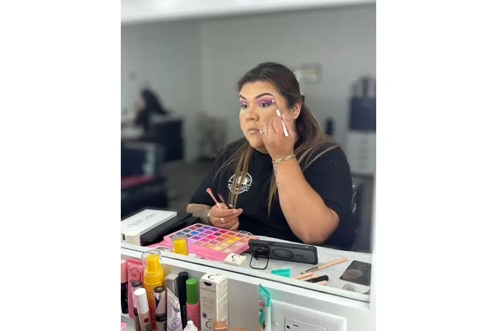 CLASES MAQUILLAJE Y PEINADO image 8