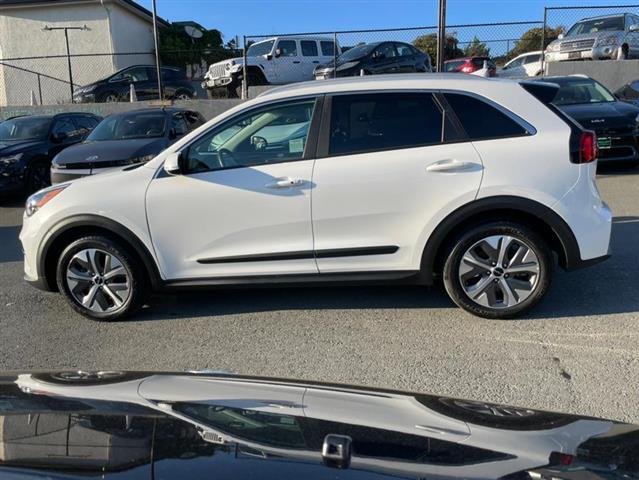 $23900 : Used 2022 Niro EV EX Premium image 9