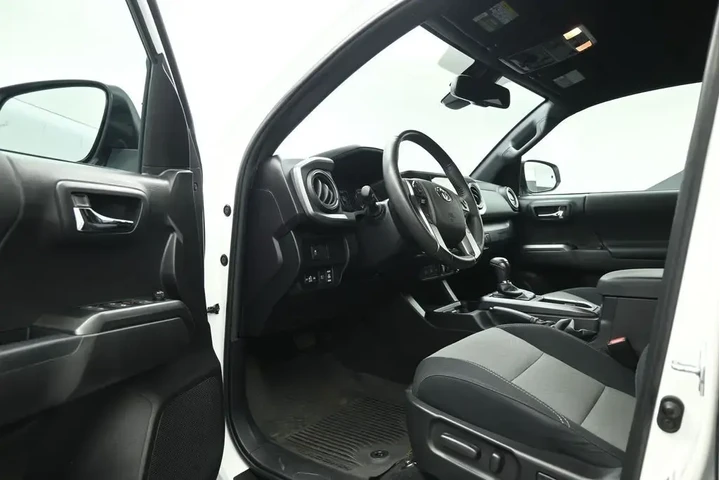 $39958 : Toyota Tacoma 2022 4x4 TRD P image 9