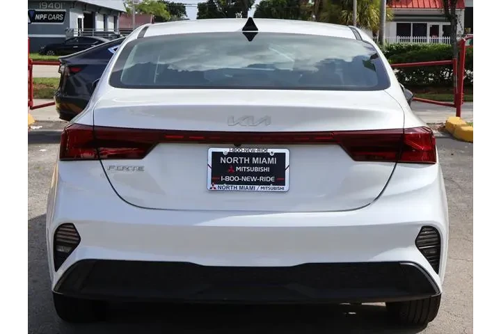 $13990 : Kia Forte 2024 LX 4dr Sedan image 10