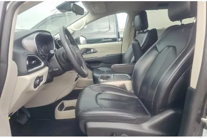 $23750 : Chrysler Pacifica 2023 Touri image 3