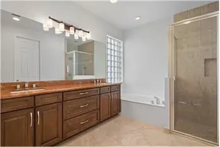 $6000 : Rental property with 5 bedro image 5