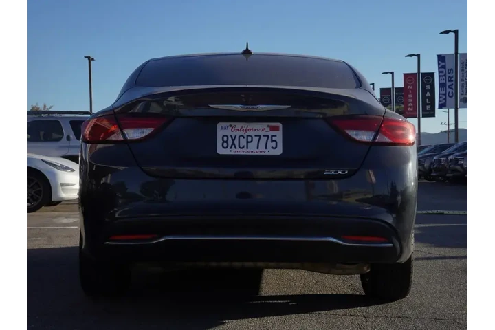 $8812 : Chrysler 200 2017 Limited 4d image 5