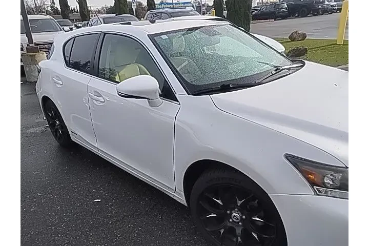 $12988 : Lexus CT 200h 2013 4dr Hatch image 4