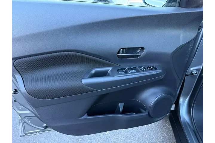 $22995 : Nissan Kicks Play 2025 S 4dr image 9