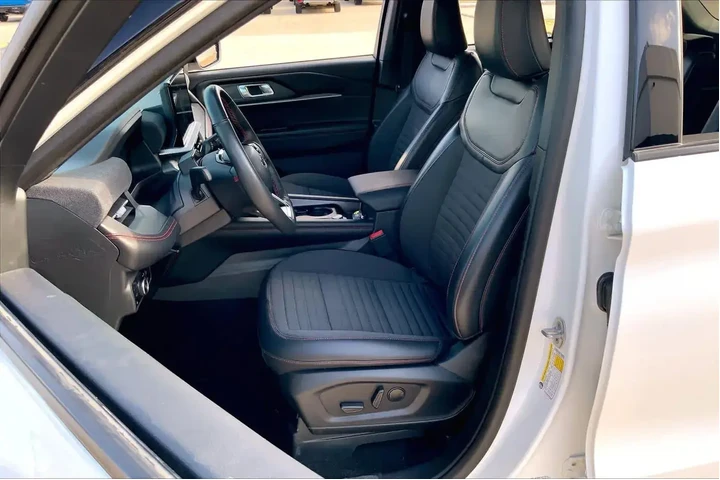 $39754 : Ford Explorer 2025 AWD ST-Li image 8