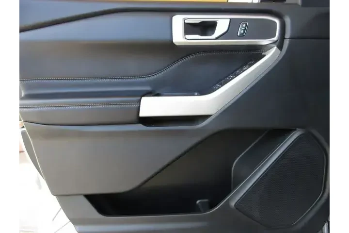 $24499 : Ford Explorer 2020 XLT 4dr S image 9