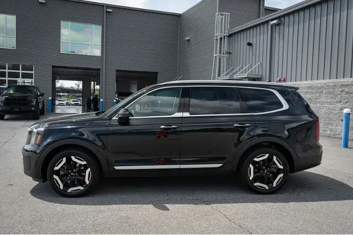 $38744 : Kia Telluride 2025 S 4dr SUV image 5