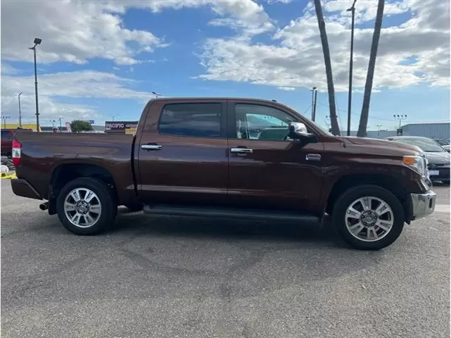 2014 Toyota Tundra CrewMax image 6