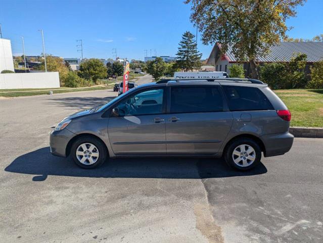 $6990 : 2005 Sienna CE 8 Passenger image 3