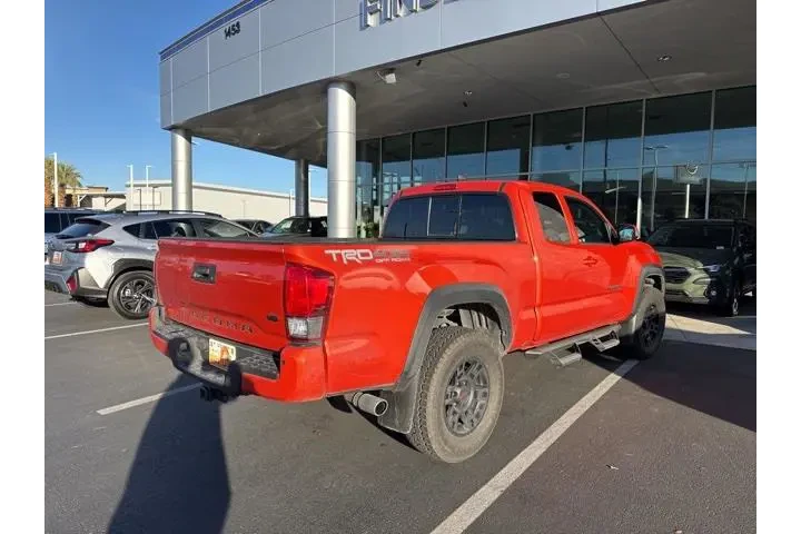 $27590 : Toyota Tacoma 2017 4x4 TRD O image 2