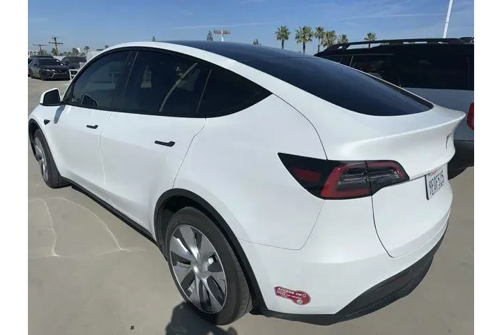 $30900 : Tesla Model Y 2023 AWD 4dr C image 2